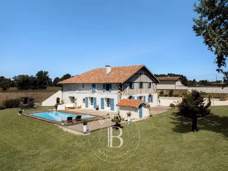 Propriété Aire-sur-l'Adour - 5 chambres - 349m²