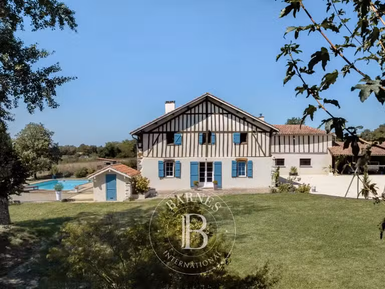 Propriété Aire-sur-l'Adour - 5 chambres - 349m²