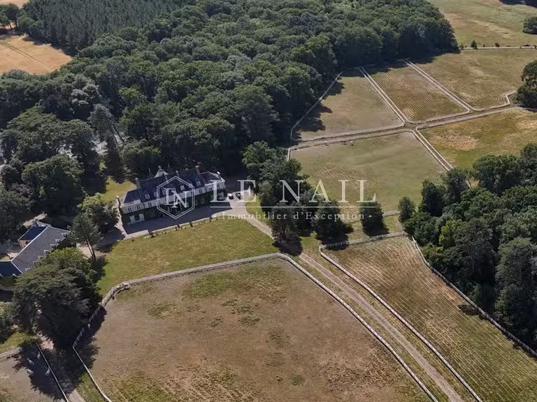 Castle Airvault - 8 bedrooms - 600m²