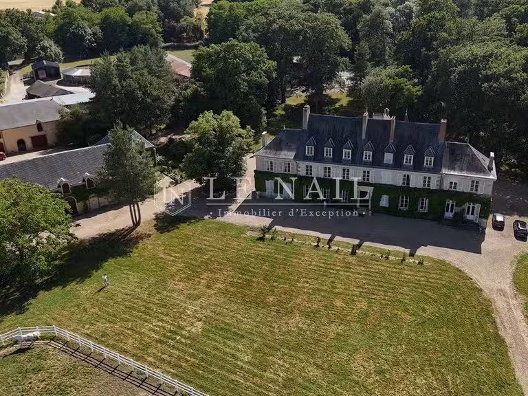 Castle Airvault - 8 bedrooms - 600m²