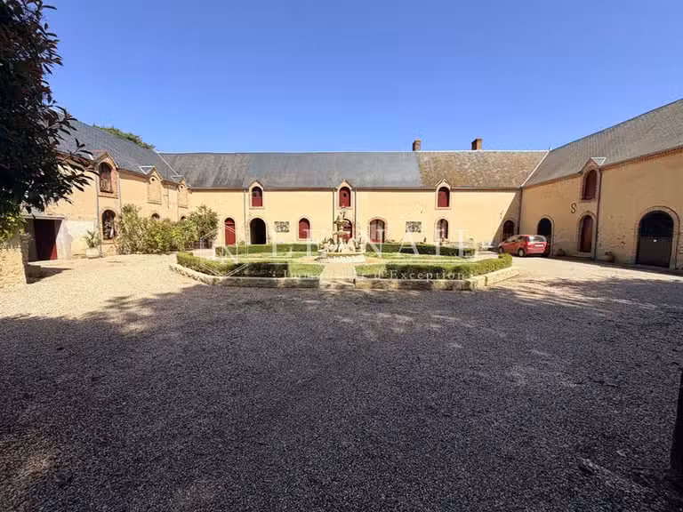 Castle Airvault - 8 bedrooms - 600m²