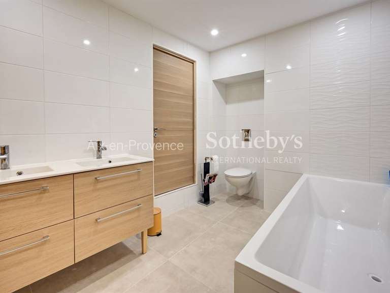 Apartment Aix-en-Provence - 3 bedrooms - 175m²