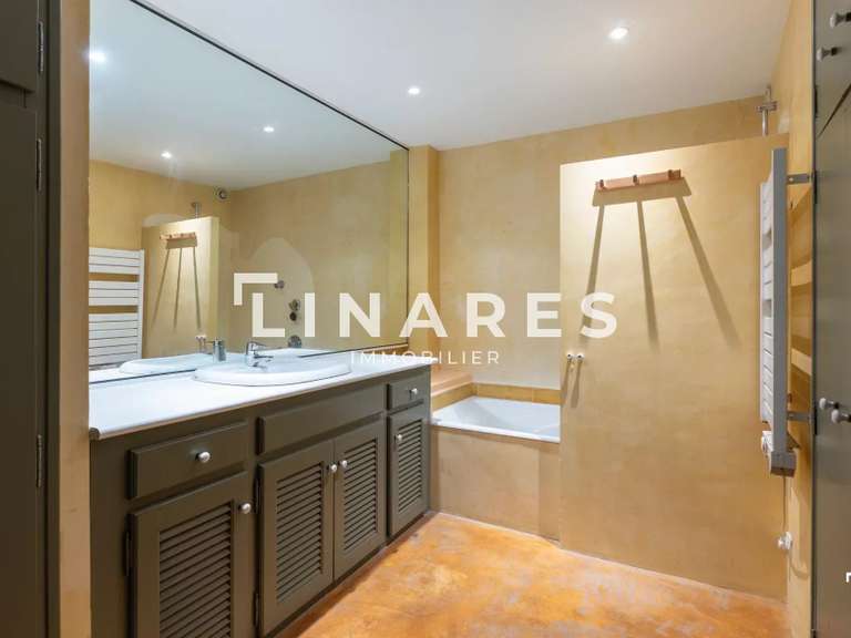Appartement Aix-en-Provence - 1 chambre - 102m²