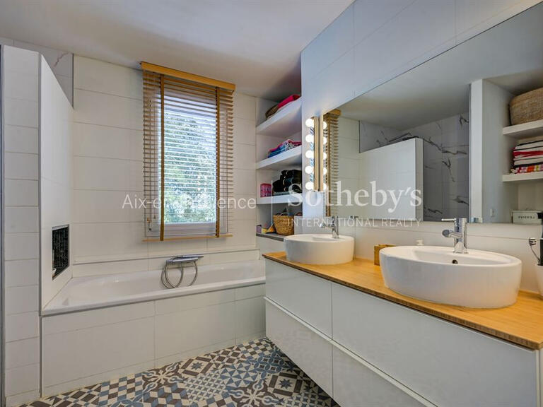 House Aix-en-Provence - 5 bedrooms - 201m²
