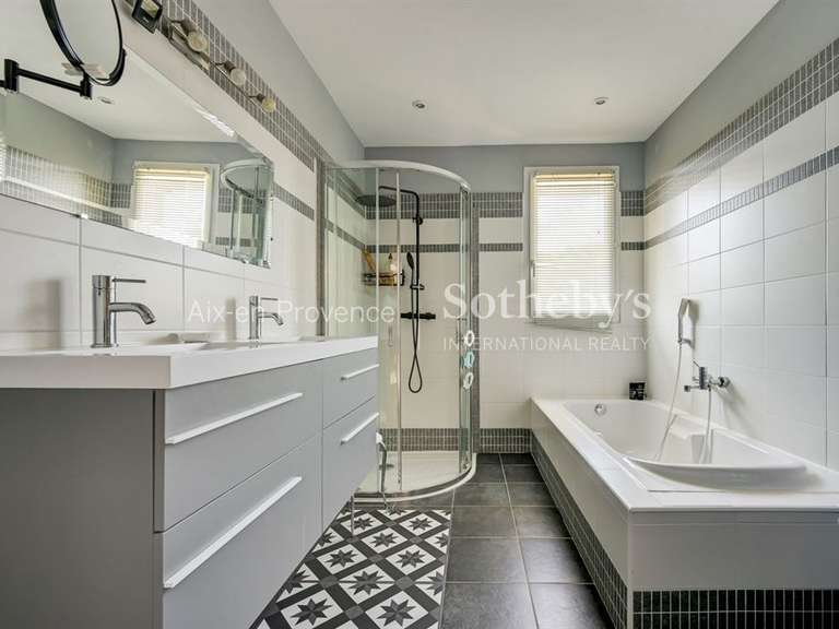 Maison Aix-en-Provence - 5 chambres - 300m²