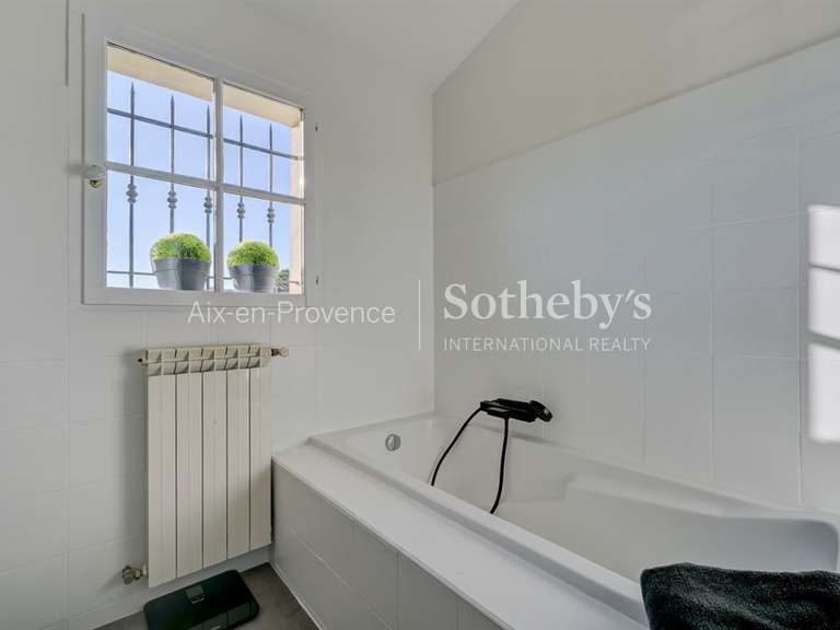 Maison Aix-en-Provence - 3 chambres - 135m²