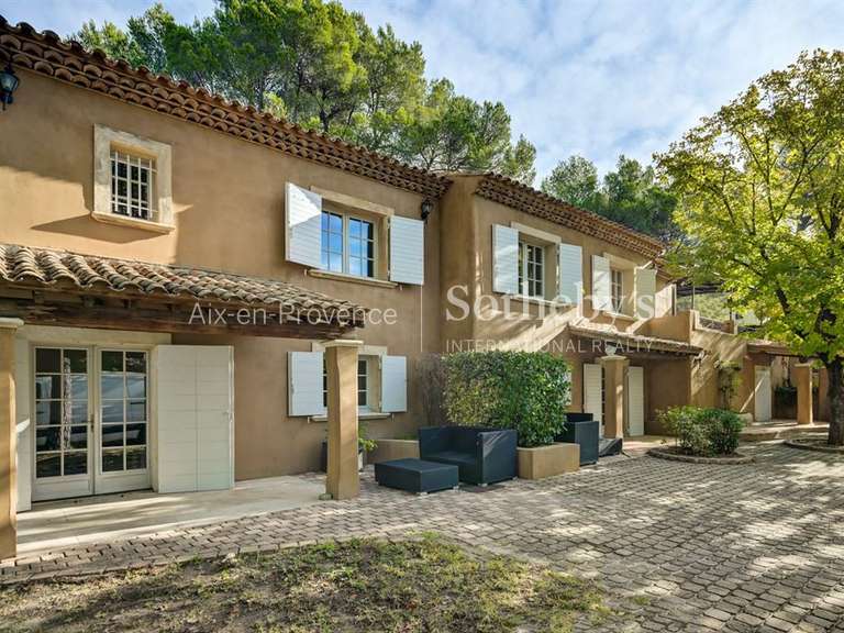 House Aix-en-Provence - 5 bedrooms - 353m²