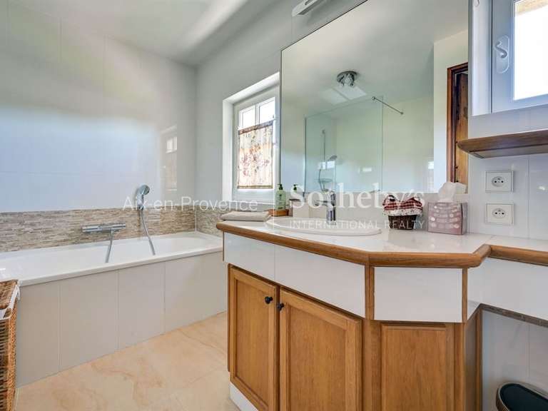 Maison Aix-en-Provence - 4 chambres - 225m²