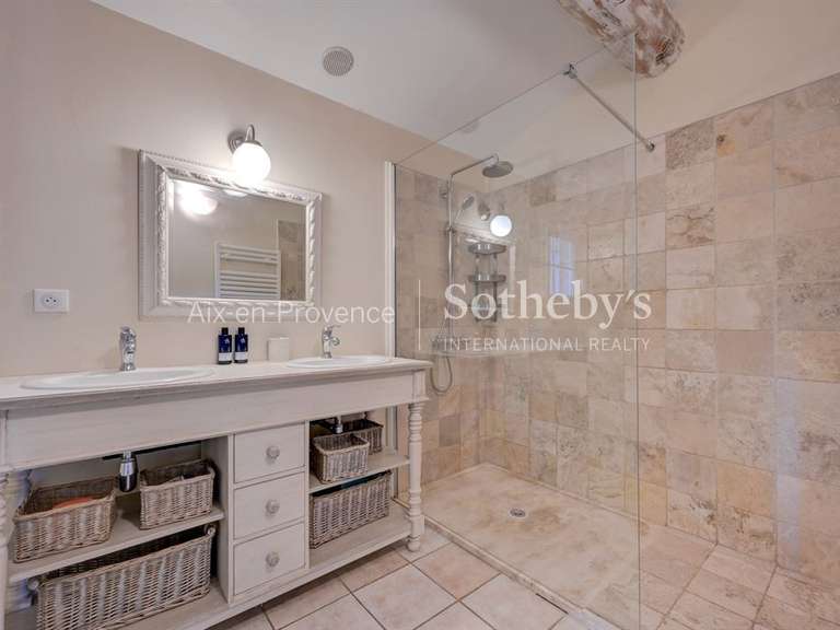 Maison Aix-en-Provence - 6 chambres - 201m²