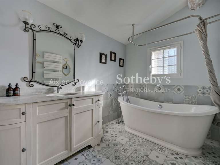 House Aix-en-Provence - 6 bedrooms - 201m²
