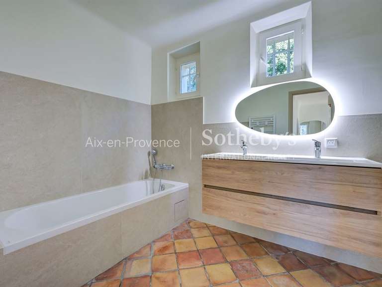 Maison Aix-en-Provence - 4 chambres - 180m²