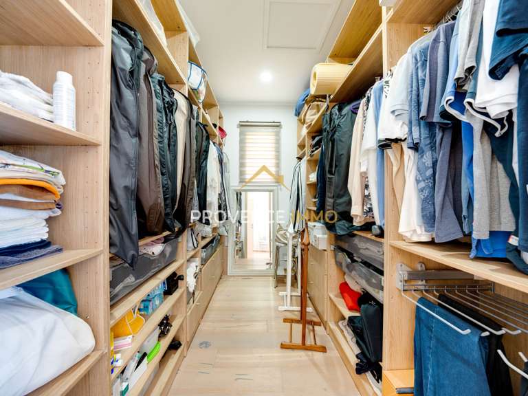 Maison Aix-en-Provence - 3 chambres - 233m²