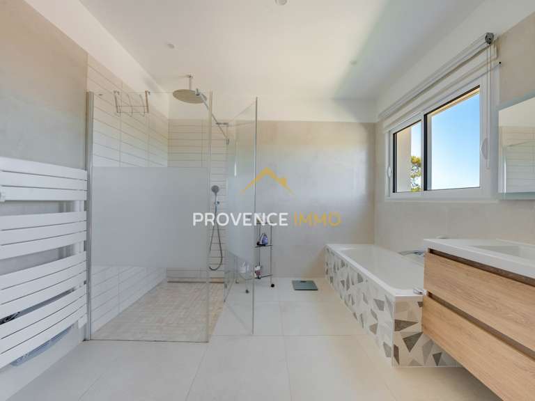 Maison Aix-en-Provence - 3 chambres - 233m²