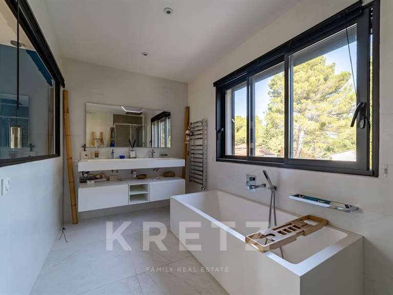 Maison Aix-en-Provence - 4 chambres - 207m²