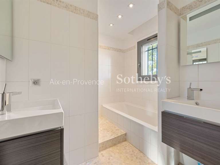House Aix-en-Provence - 4 bedrooms - 210m²