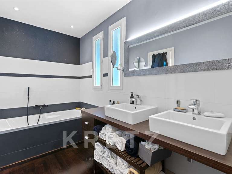 Maison Aix-en-Provence - 4 chambres - 300m²