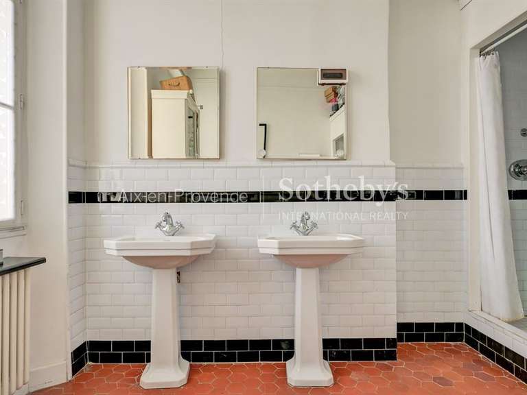 House Aix-en-Provence - 7 bedrooms - 227m²