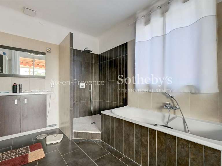 Maison Aix-en-Provence - 6 chambres - 220m²