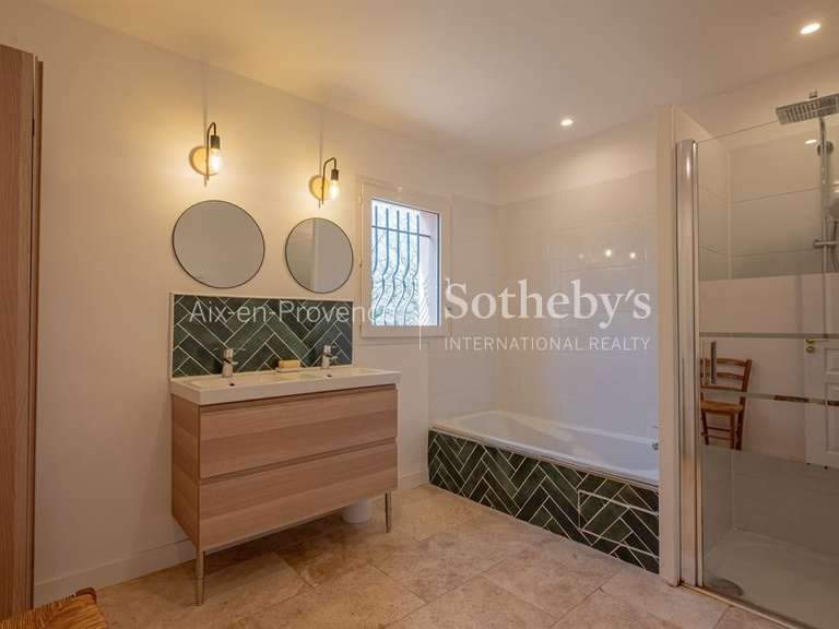 Maison Aix-en-Provence - 5 chambres - 200m²