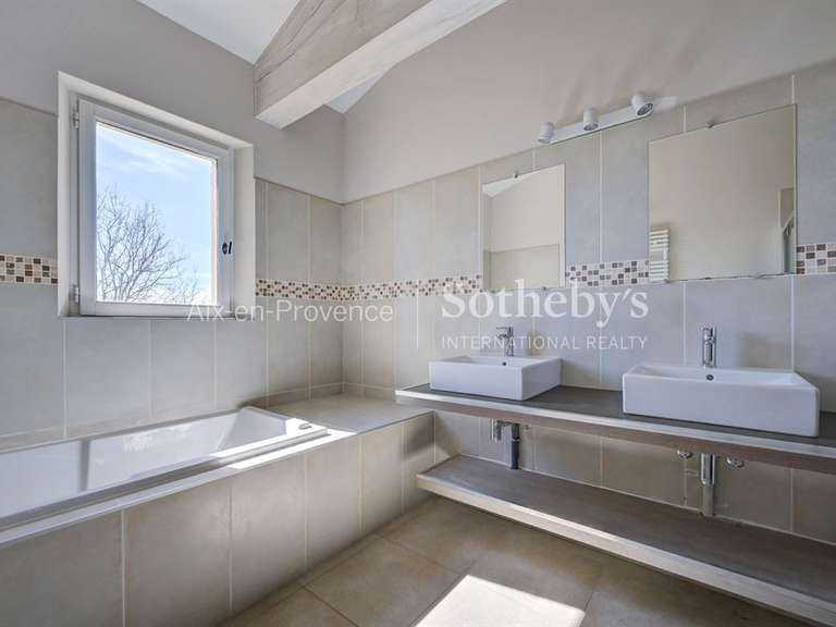 Maison Aix-en-Provence - 4 chambres - 153m²