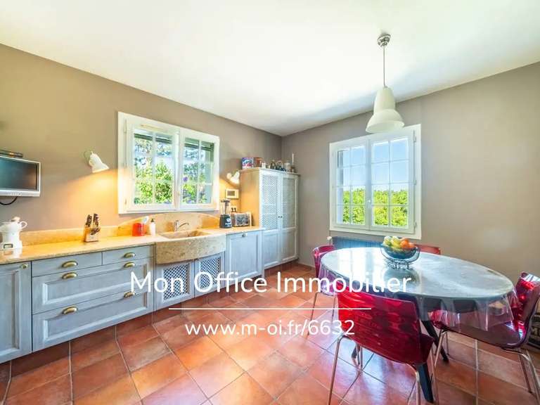 House Aix-en-Provence - 5 bedrooms - 241m²