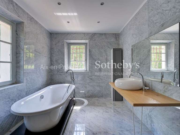 Maison Aix-en-Provence - 6 chambres - 270m²