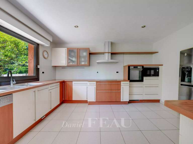 Maison Aix-en-Provence - 4 chambres - 196m²