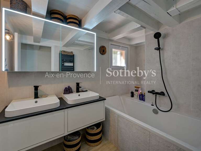 Maison Aix-en-Provence - 5 chambres - 190m²