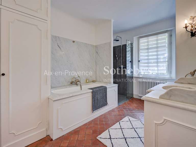 Maison Aix-en-Provence - 5 chambres - 223m²