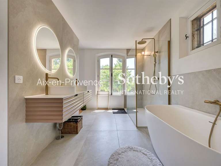 Maison Aix-en-Provence - 5 chambres - 210m²