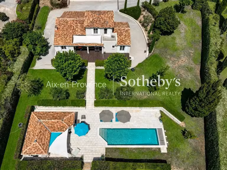 Maison Aix-en-Provence - 3 chambres - 155m²