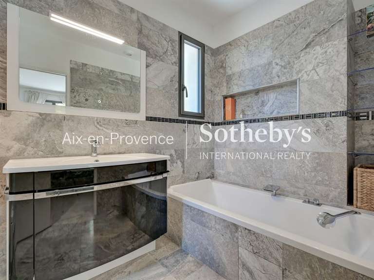 Maison Aix-en-Provence - 5 chambres - 210m²