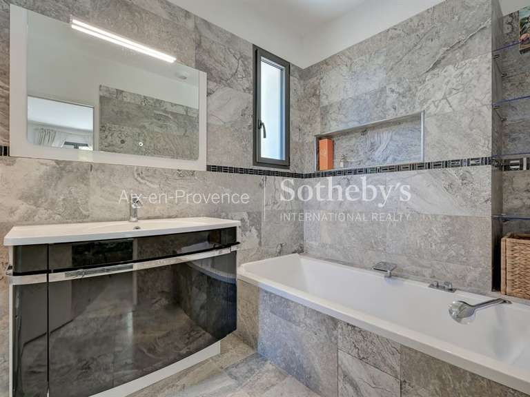 Maison Aix-en-Provence - 4 chambres - 210m²