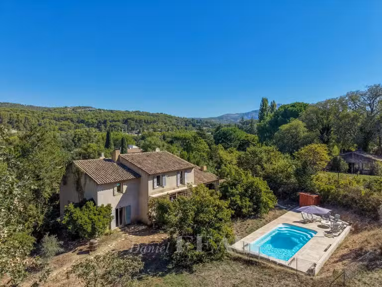 House Aix-en-Provence - 3 bedrooms - 235m²