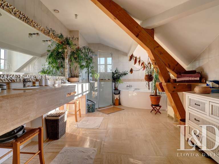 House Aix-les-Bains - 5 bedrooms - 202m²