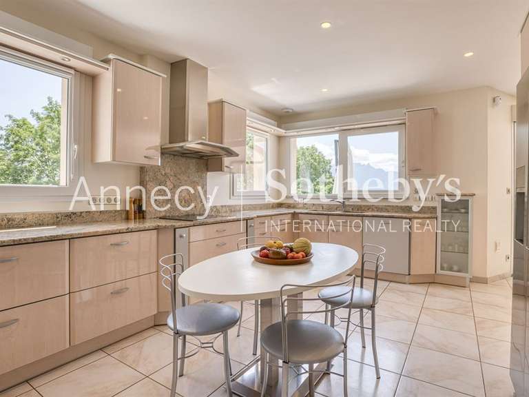 Maison Aix-les-Bains - 4 chambres - 210m²