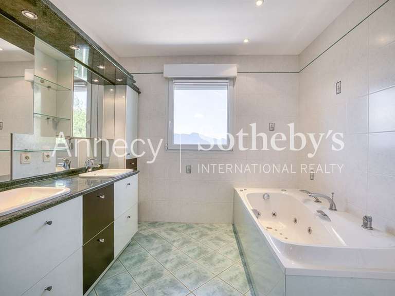 Maison Aix-les-Bains - 4 chambres - 210m²