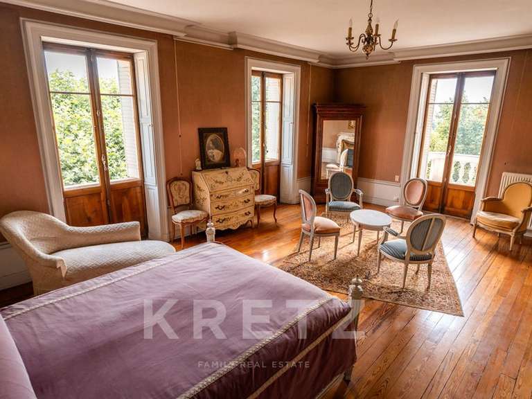 Maison Aix-les-Bains - 8 chambres - 677m²