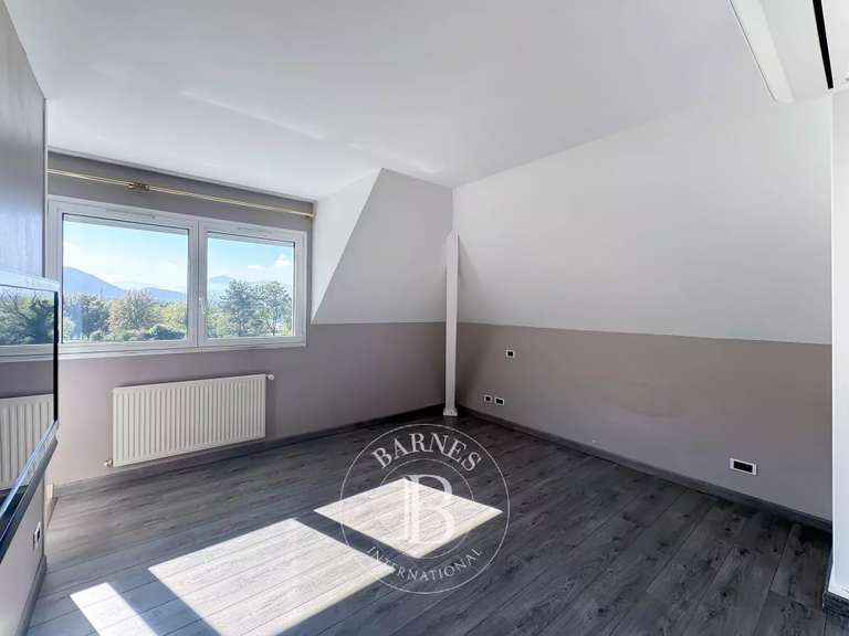 Maison Aix-les-Bains - 5 chambres - 308m²