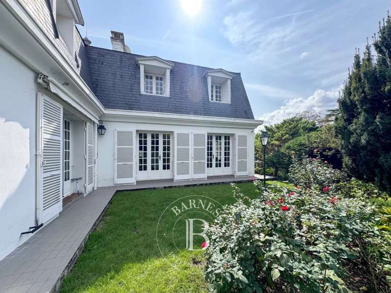 Maison Aix-les-Bains - 5 chambres - 392m²