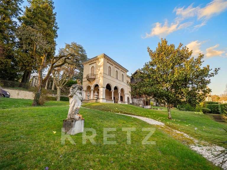 Maison Aix-les-Bains - 15 chambres - 620m²