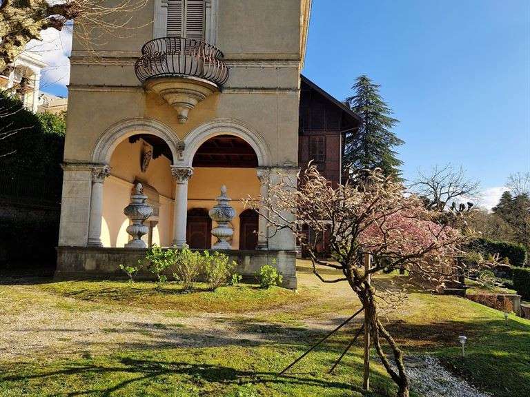 House Aix-les-Bains - 15 bedrooms - 620m²
