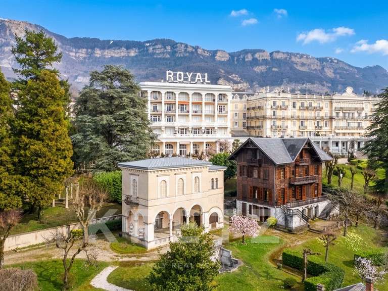 House Aix-les-Bains - 15 bedrooms - 620m²