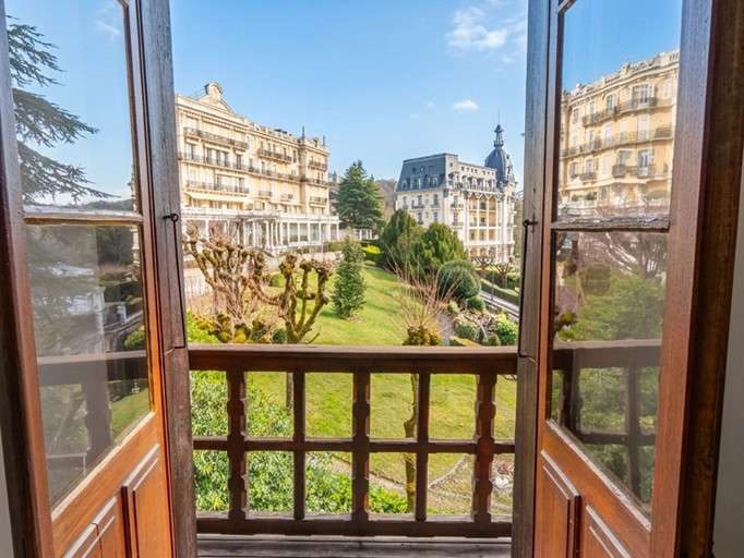 House Aix-les-Bains - 15 bedrooms - 620m²