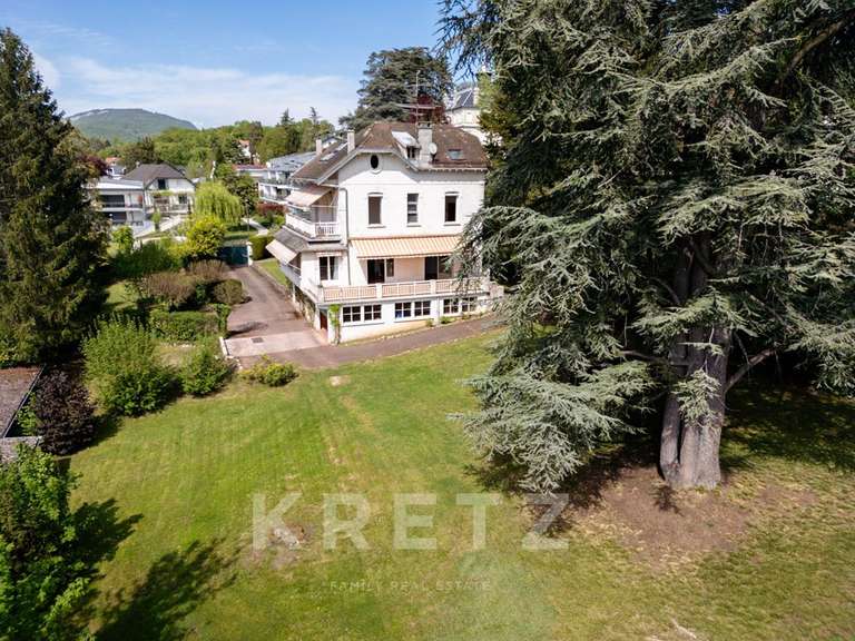 Maison Aix-les-Bains - 5 chambres - 217m²