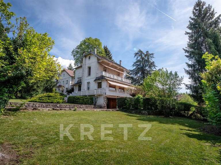 Maison Aix-les-Bains - 5 chambres - 217m²