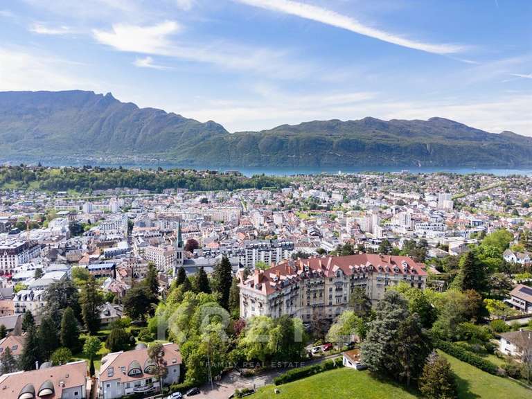 Maison Aix-les-Bains - 5 chambres - 217m²