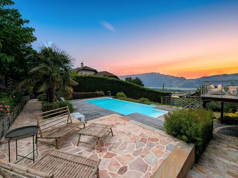House Aix-les-Bains - 3 bedrooms - 220m²
