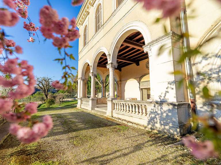 House Aix-les-Bains - 10 bedrooms - 675m²