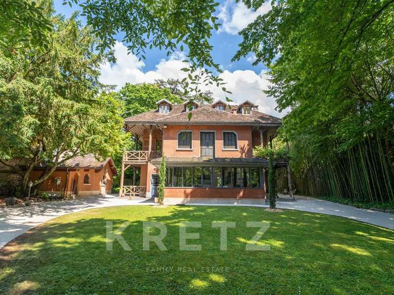 House Aix-les-Bains - 4 bedrooms - 363m²